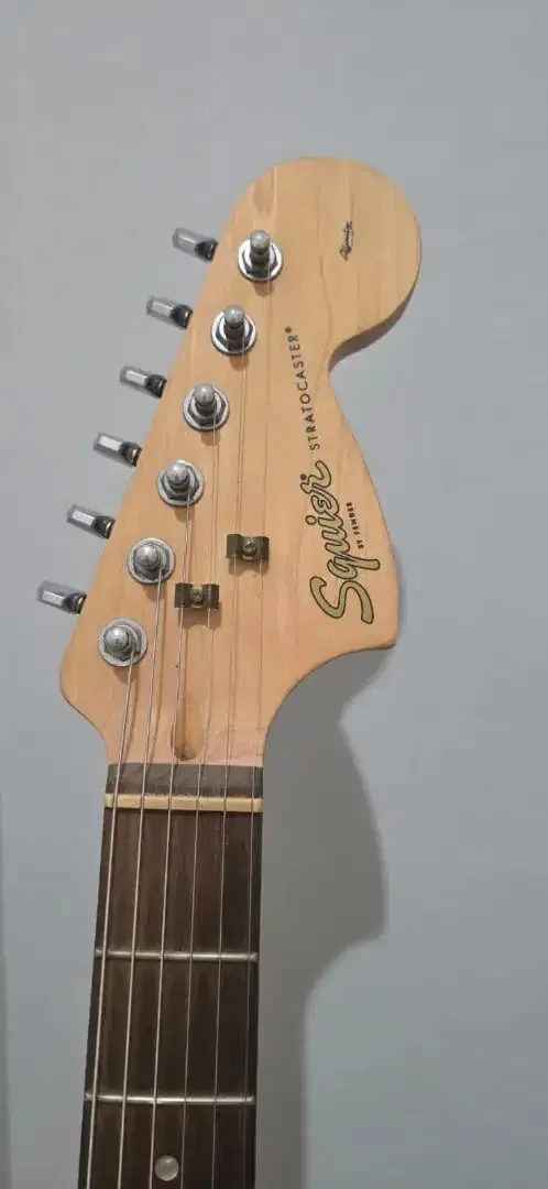 Squire Stratocaster - Image 2 of 3