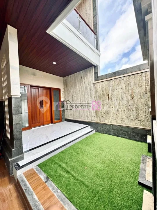Disewakan Rumah dengan Kolam Renang | 3 KT di Sanur - Denpasar - Image 1 of 4
