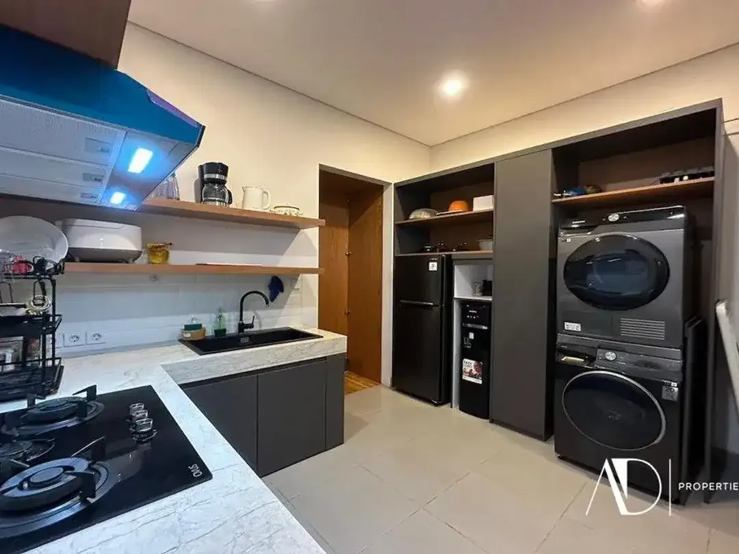 FREEHOLD | ULTRA-MODERN 4-BEDROOM LUXURY VILLA IN BERAWA, CANGGU - Image 8 of 10