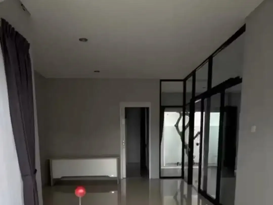 Rumah Cantik Semi Furnished 3 Bedroom Kerobokan Badung Bali - Image 10 of 10