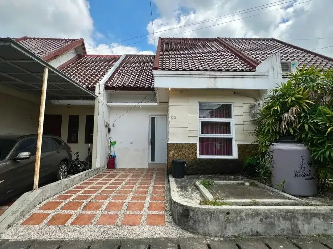 Villa Freehold 2 Kamar Tidur dengan Private Pool Dijual di Kerobokan - Image 1 of 8