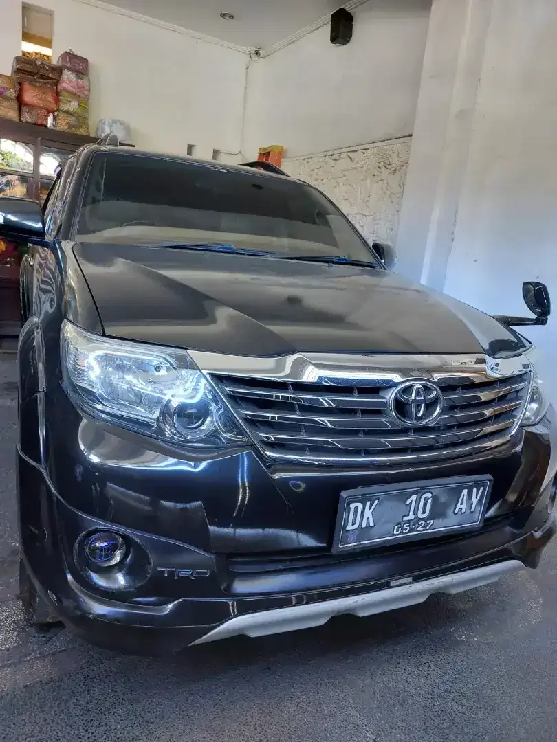 Dijual fortuner 2012 bensin matic G TRD S hitam asli DK - Image 1 of 5