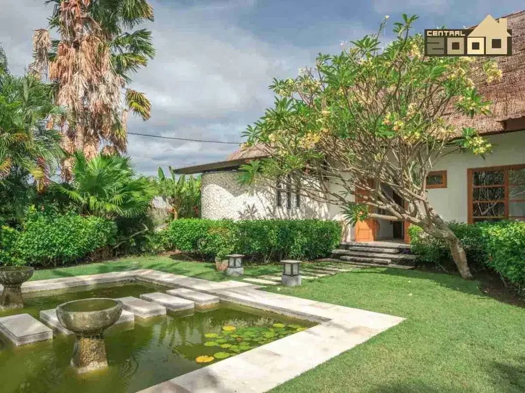 For sale spacious Beach front villa with nice garden di Seririt, Singaraja - Image 5 of 10