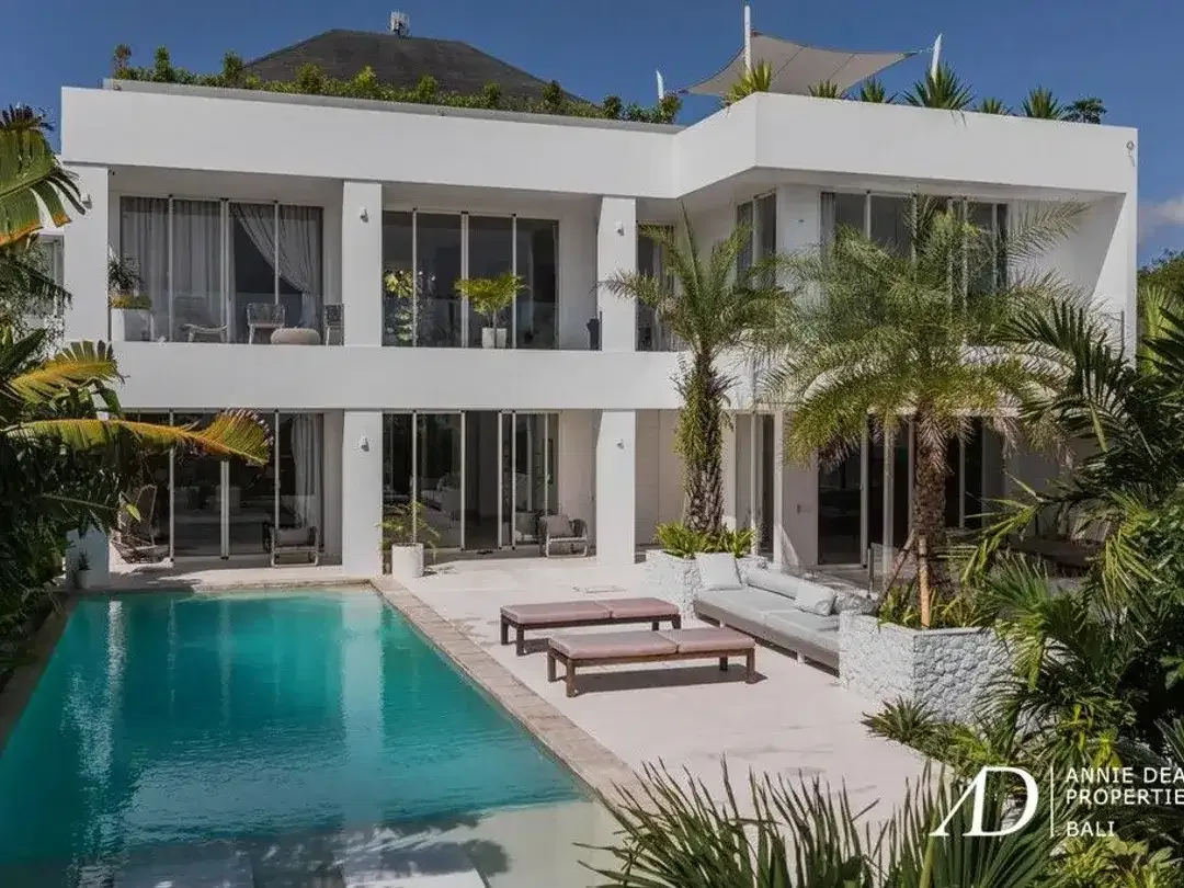 FREEHOLD | MODERN ALL-WHITE DESIGN VILLA WITH ROOFTOP & OCEAN VIEWS - JIMBARAN - Image 3 of 10