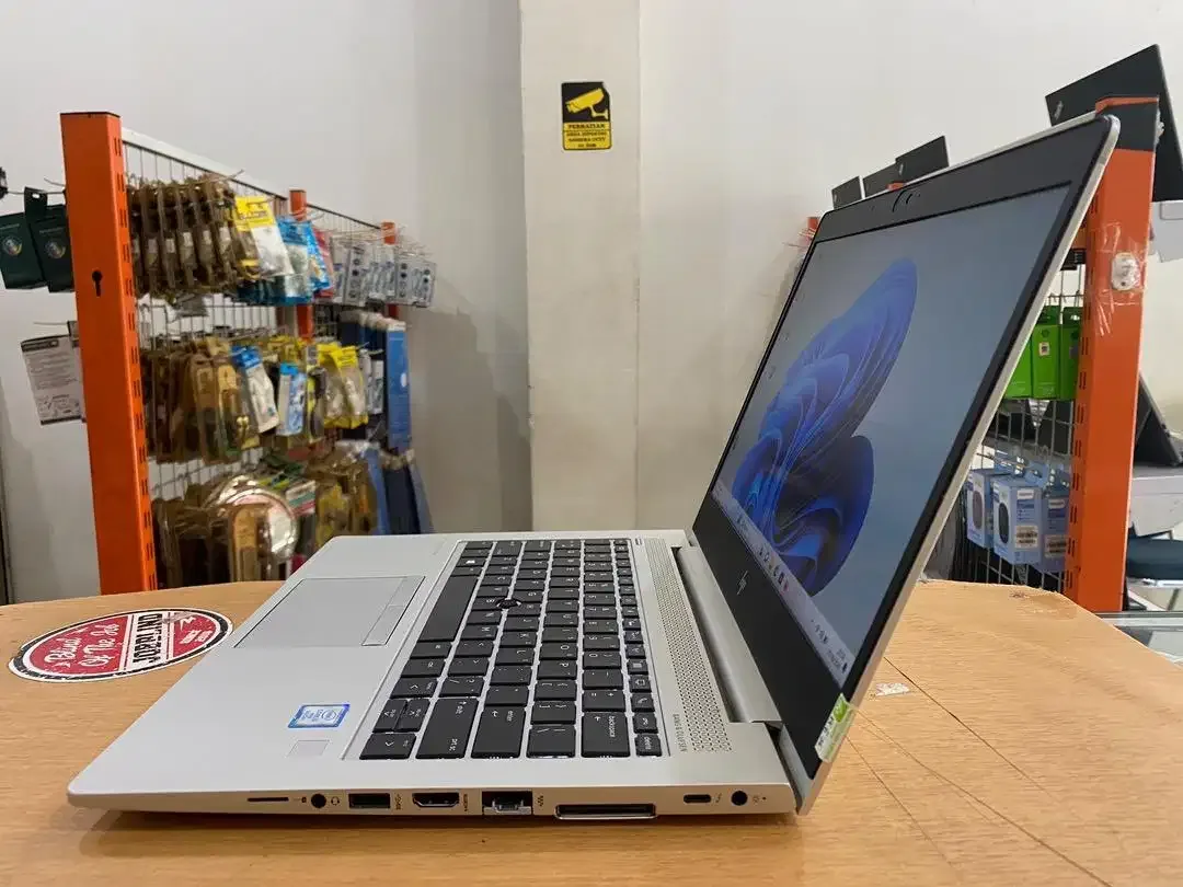 Laptop HP Elitebook 830 G6 Core i5Gen8 Ram 8GB SSD 256GB 13,3 Mulus - Image 4 of 8