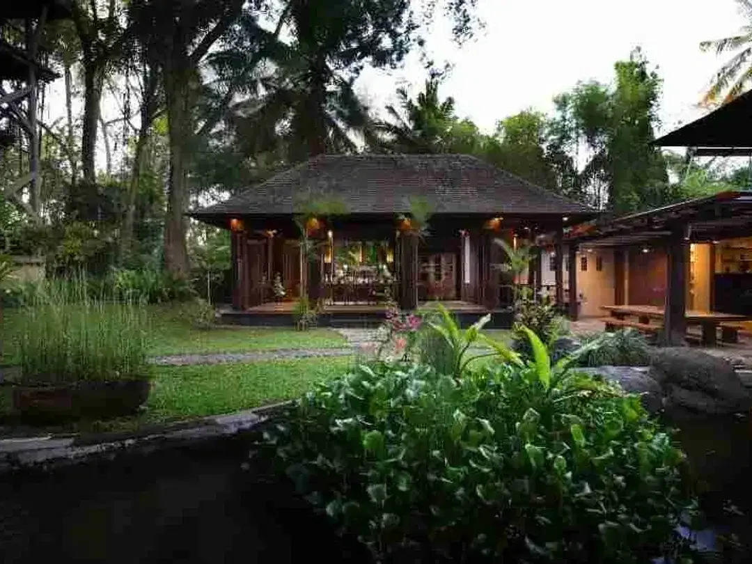 Villa Mewah Ubud dengan Taman Luas dan Akses Privat - Image 2 of 10