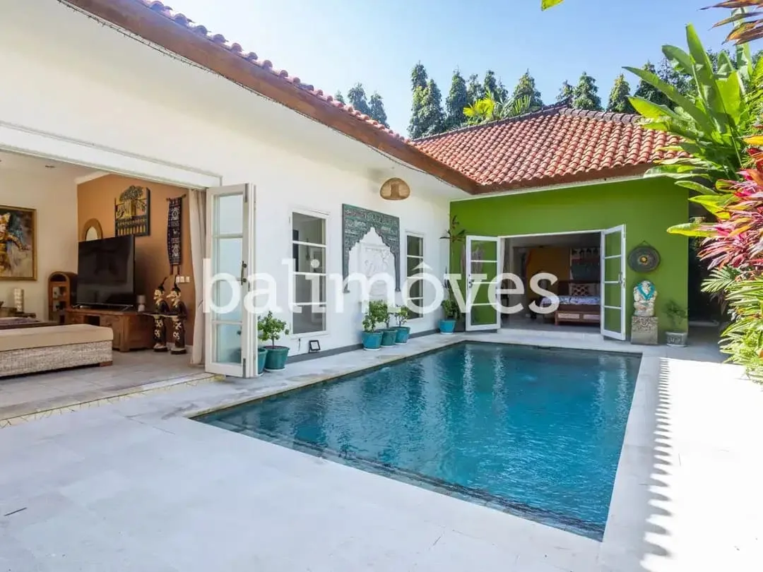 Dijual: Vila Empat Kamar Tidur yang Memukau dengan Status Hak Sewa di Area Pantai Sanur - Image 3 of 10