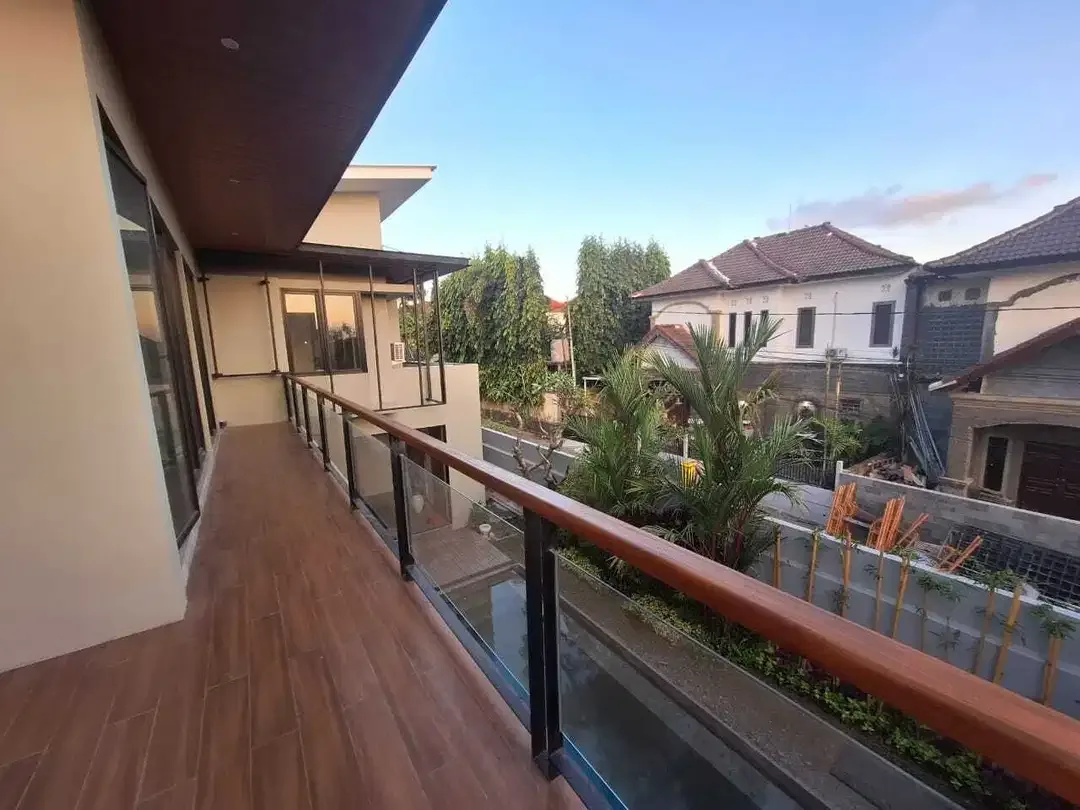 VILLA 2LT FULLYFURNISHED ONE GATE KAWASAN VILLA DI UMALAS - Image 2 of 10