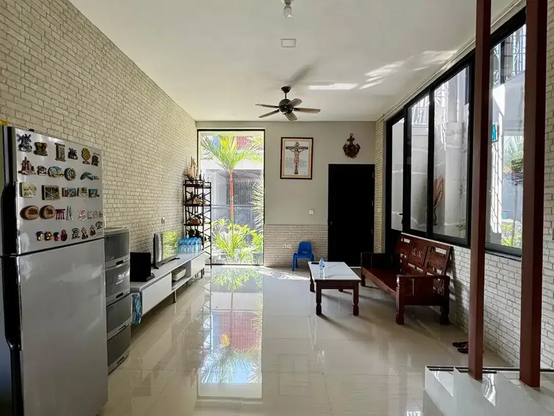 Rumah Hunian Modern 2 Lantai di Kerobokan - Image 2 of 9