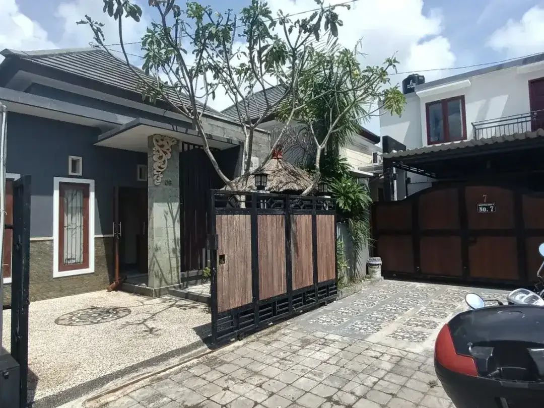 Rumah Modern Minimalis di Area Taman Griya Jimbaran Fasilitas Lengkap - Image 1 of 10
