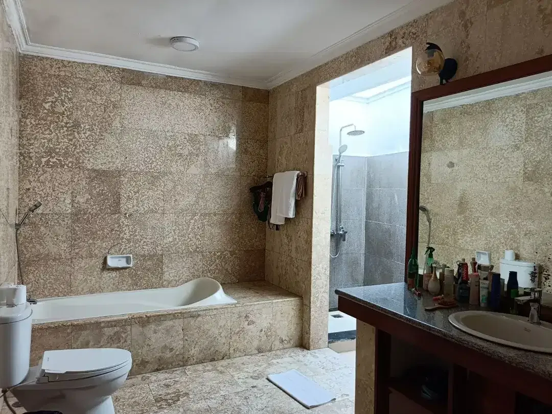 Massive Price Drop! 7-Bedroom Villa Just 200m from the Beach in Nusa Dua - Now IDR 10 Billion - Image 5 of 10