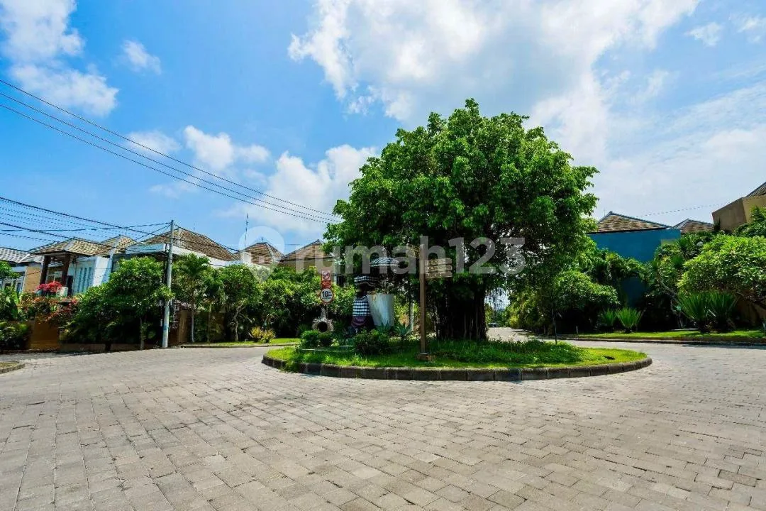 Rumah Elegan Semi Villa - Lokasi Strategis & Lingkungan Eksklusif - Image 2 of 4