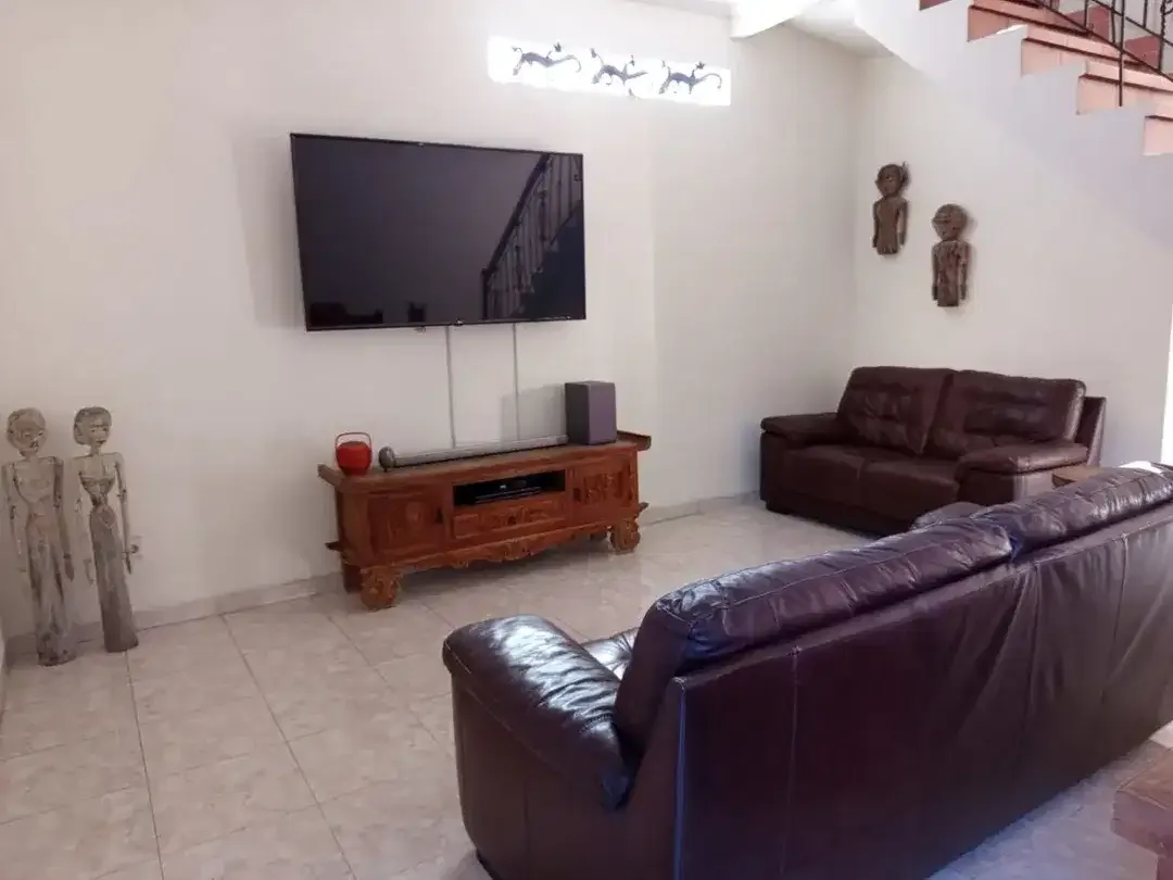 rumah murah 2 lantai di kerobokan, lokasi strategis,furnish - Image 7 of 10