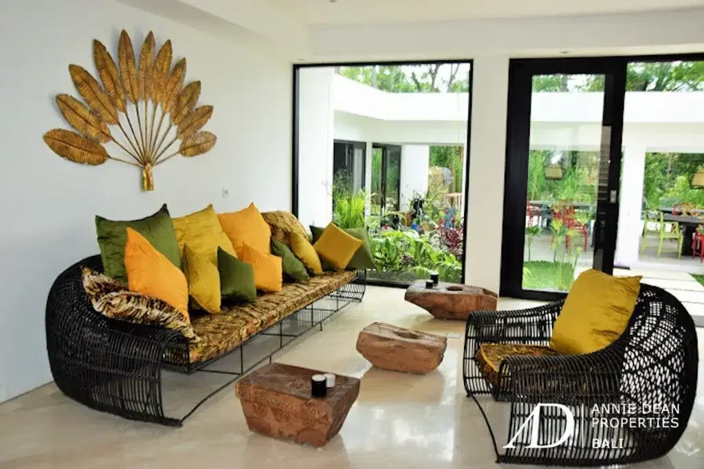 FREEHOLD MODERN HILLSIDE VILLA OVERLOOKING TO THE NATURE - Image 9 of 10