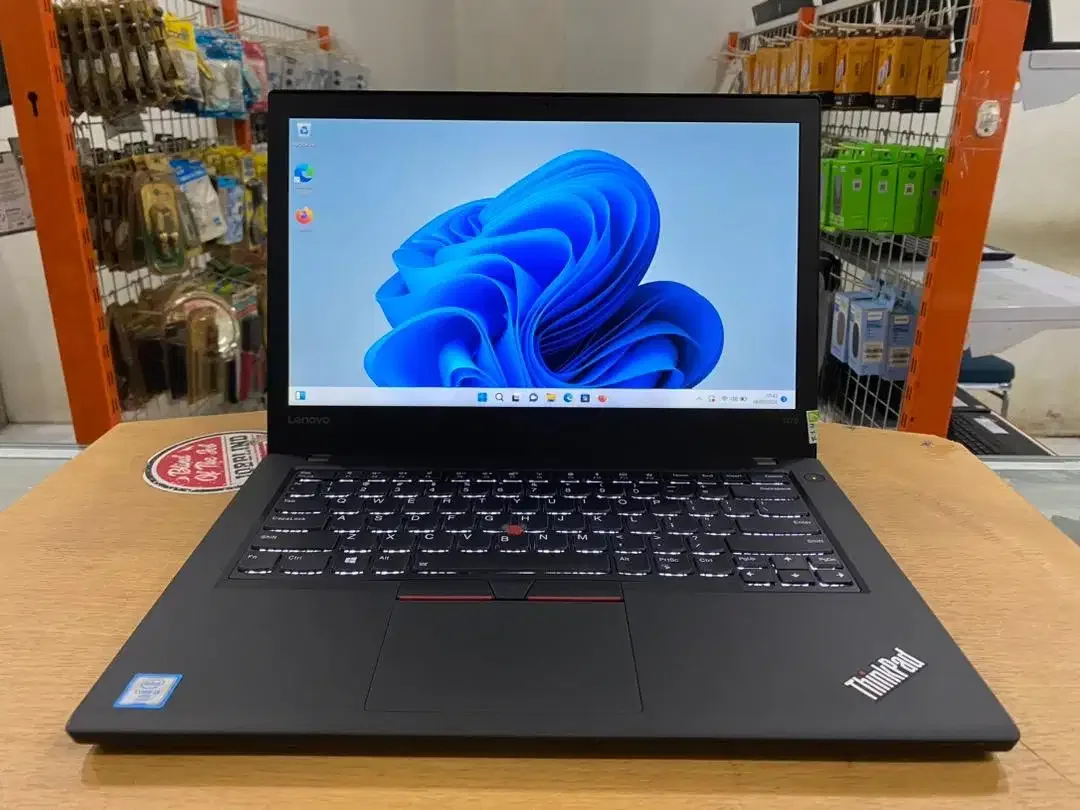 Lenovo ThinkPad T470 Core i5 Ram 8GB SSD 256GB Touchscren Mulus - Image 1 of 10