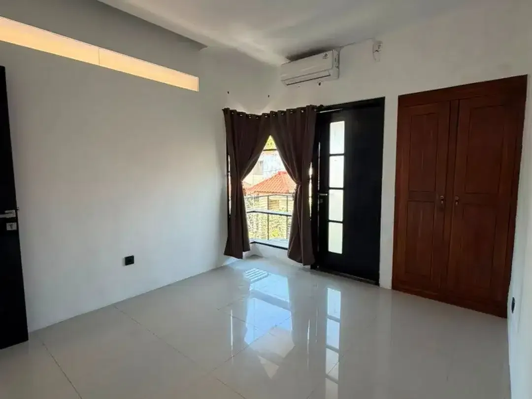 Rumah Cantik Minimalis Kerobokan Dekat Denpasar Badung Bali - Image 3 of 10