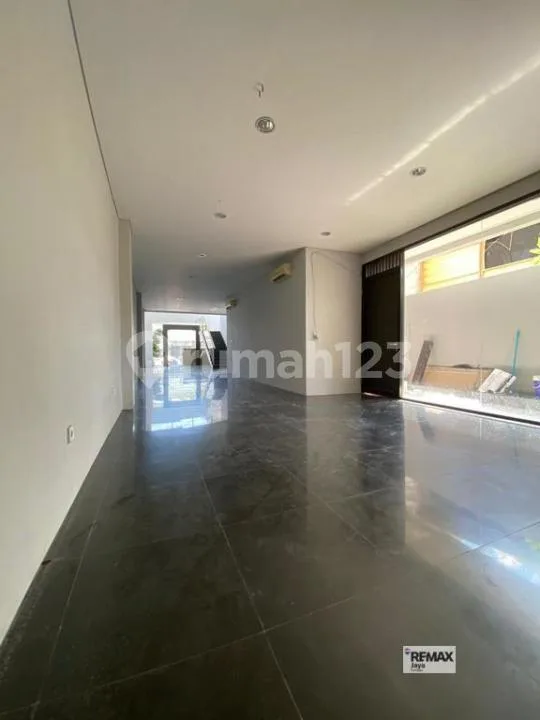 3 Unit Shophouse SHM For Sale In Kuta Area - Image 3 of 4