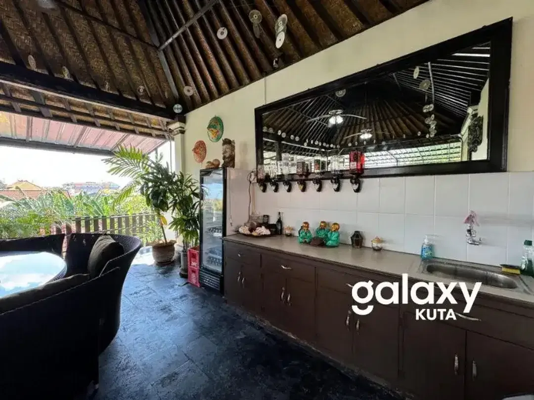 DIJUAL RUMAH SEMI VILLA 2 LANTAI + ROOFTOP DENGAN VIEW PERKOTAAN DI TUBAN BADUNG - Image 5 of 10