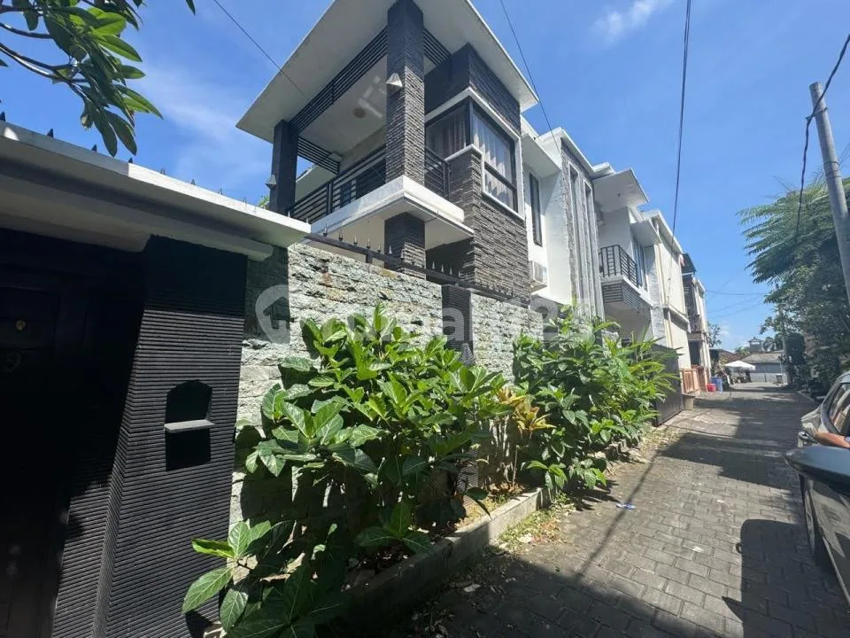 Rumah Model Villa Furnished With Pool 2 Tingkat Strategis Pemogan - Image 1 of 4