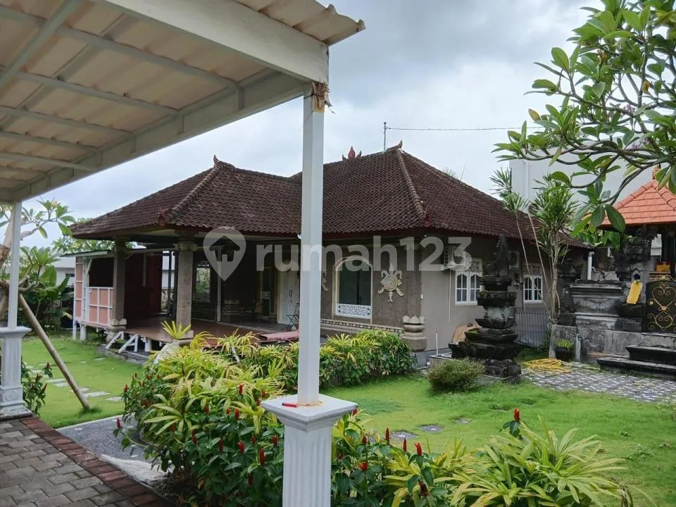 Rumah Luas 4 Kamar dan Kebun Luas Trategis di Pererenan - Image 1 of 4