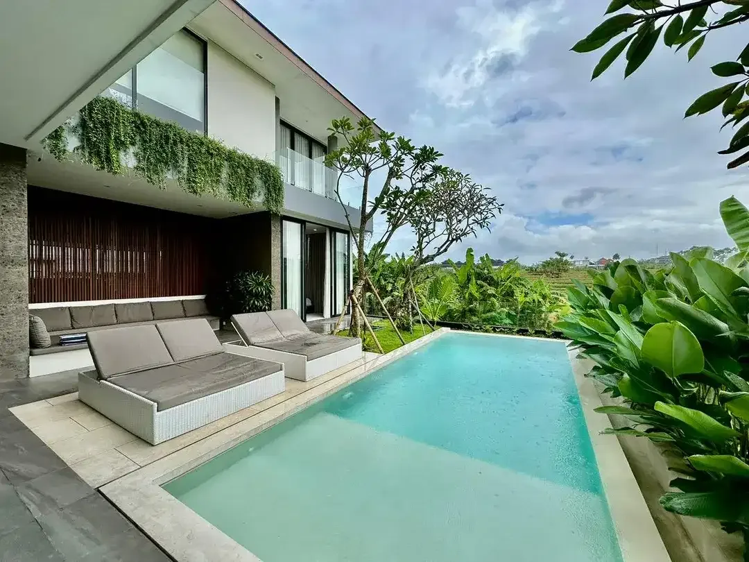 4 BEDROOMS LUXURY BEAUTIFUL RICEFIELD VIEW VILLA LOCATION AT BERAWA CANGGU - Image 1 of 10