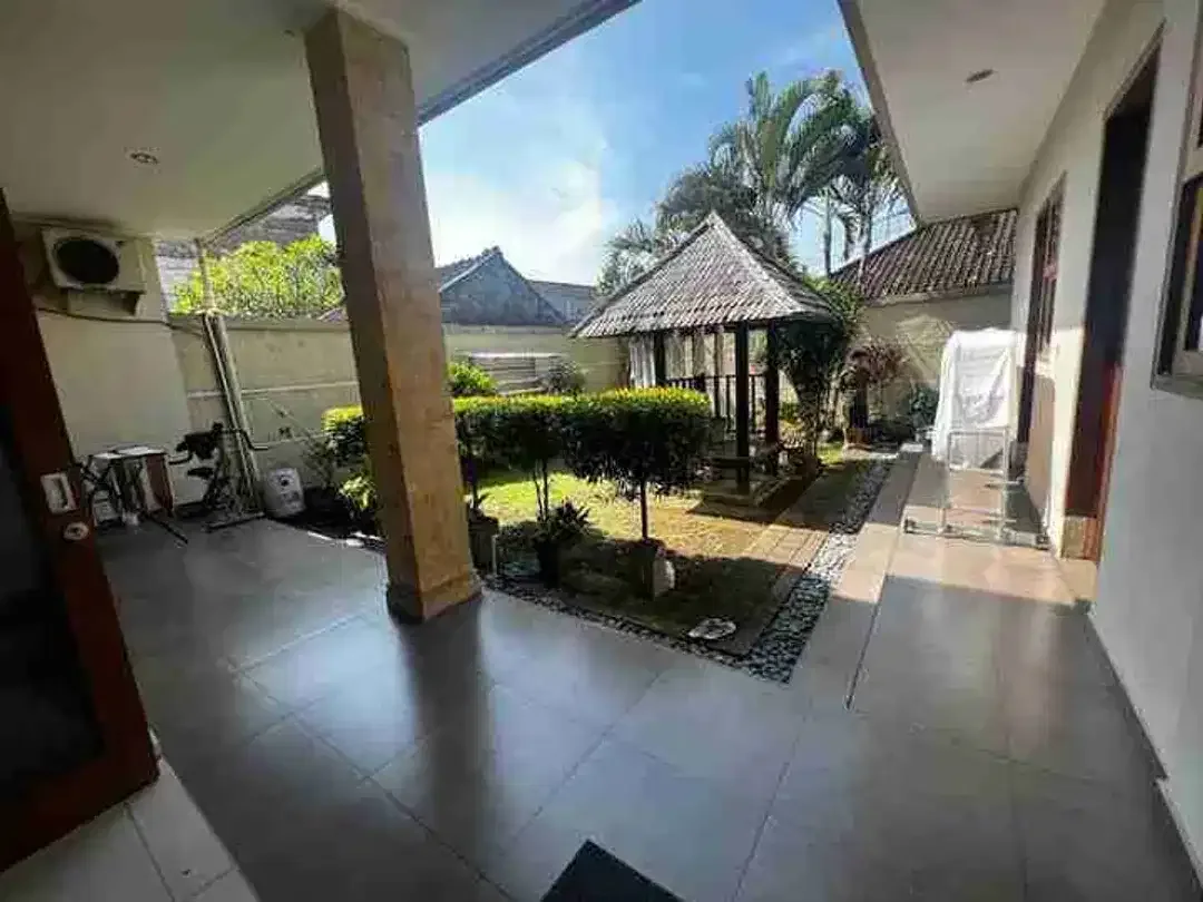 Rumah luas di jantung Kota Denpasar Selatan - Image 7 of 8