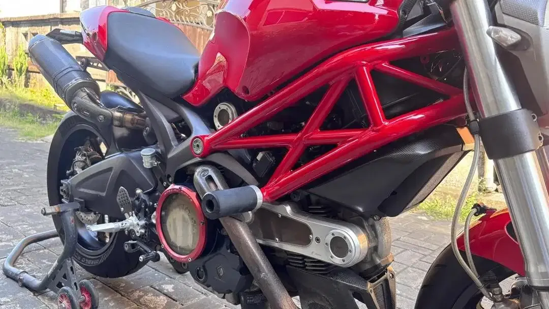 Ducati Monster 975 - Image 4 of 9
