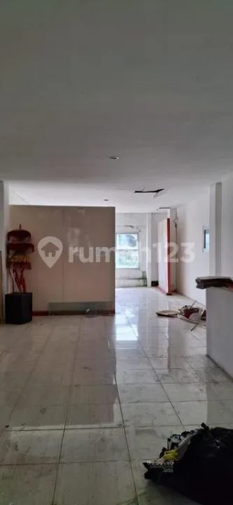 Ruko 3 Lantai & Tanah Premium Dijual di Dewi Sri, Legian - Image 3 of 4