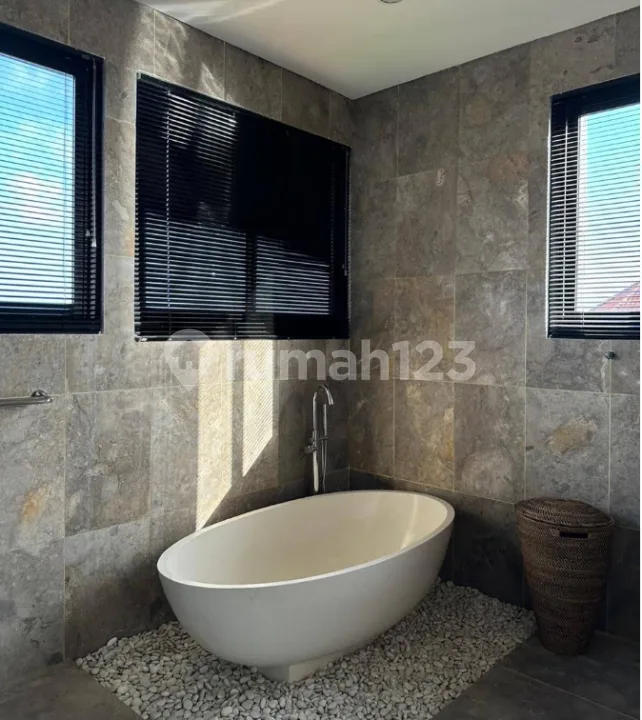 Disewakan Ultra Luxury Villa di Jimbaran 4 Lantai, 9 Kamar, View Gwk & Laut - Image 4 of 4