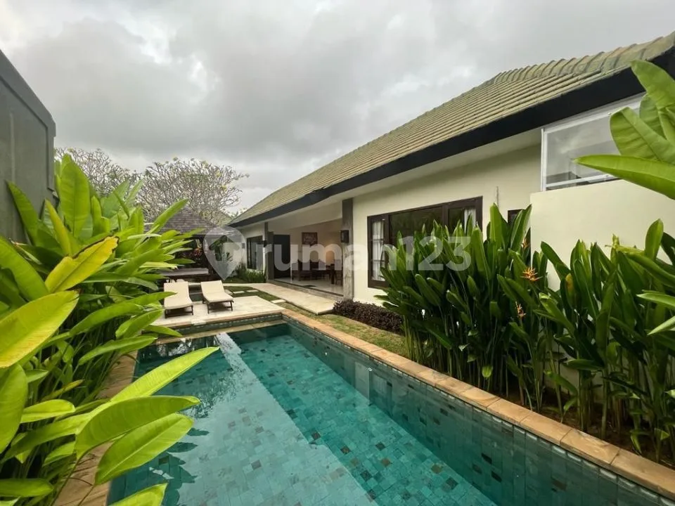Disewakan - Villa Nyaman dengan Security 24 Jam, Furnished dan Siap Huni, Dekat dengan Pura Uluwatu - Image 2 of 4