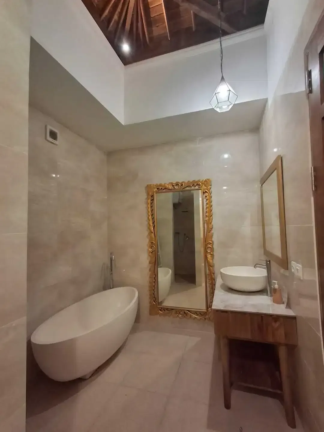 Luxury Villa Modern Minimalis Lokasi Strategis Umalas Bali - Image 9 of 10