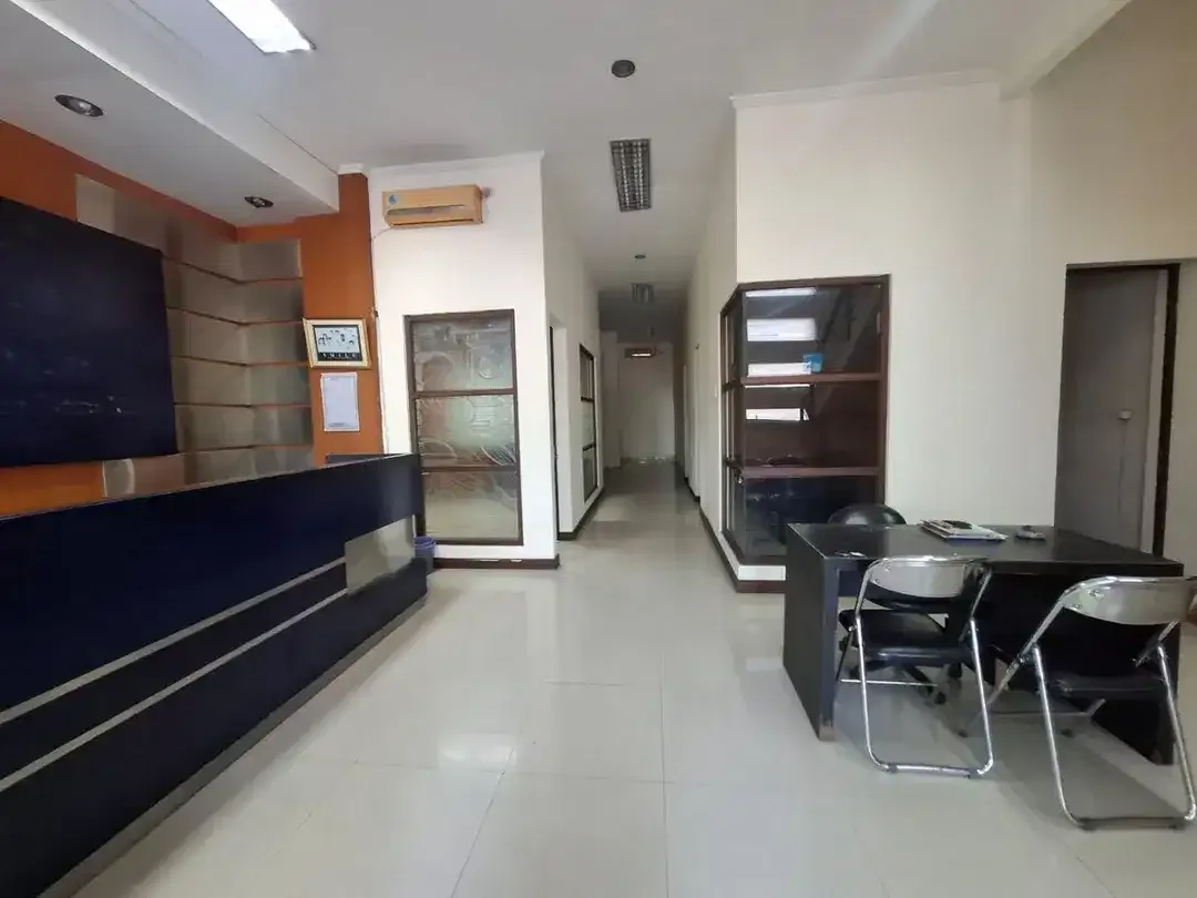 Dijual dan Disewakan Ruko 3 Lantai di Raya Puputan Renon - Image 1 of 10
