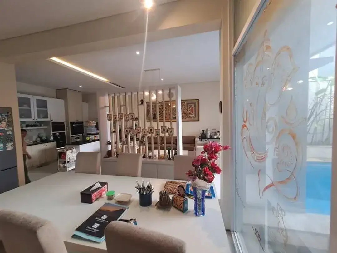 Contemporary Comfort and Prime Location - Image 8 of 10