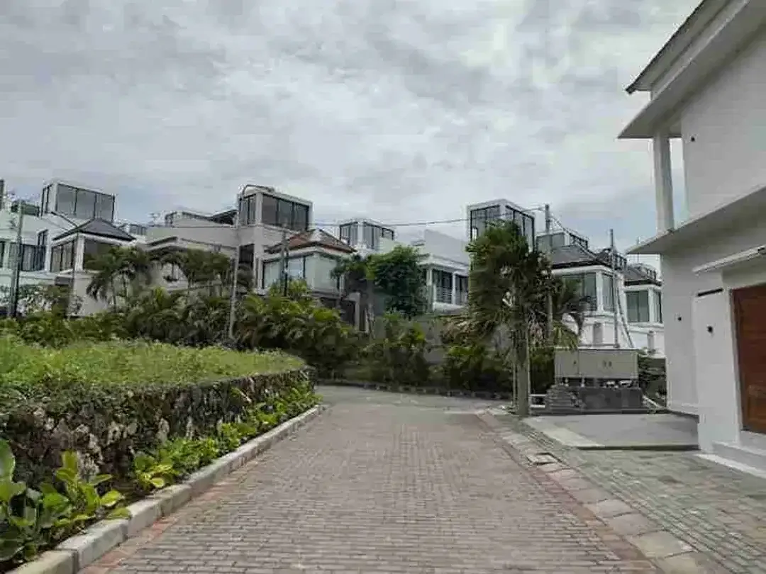 Jual  2 plot Tanah Luas 3 are Lokasi Jl Dharmawangsa Nusa Dua Bali di Kawasan Villa One Gate Sytem area. t - Image 1 of 9