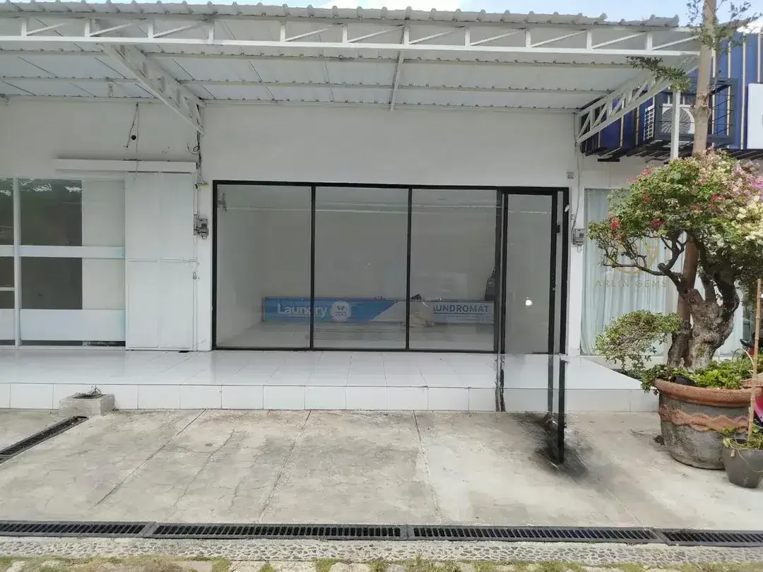DISEWAKAN — RUKO COMPACT 30 M² DI LOKASI STRATEGIS KEROBOKAN - Image 1 of 4