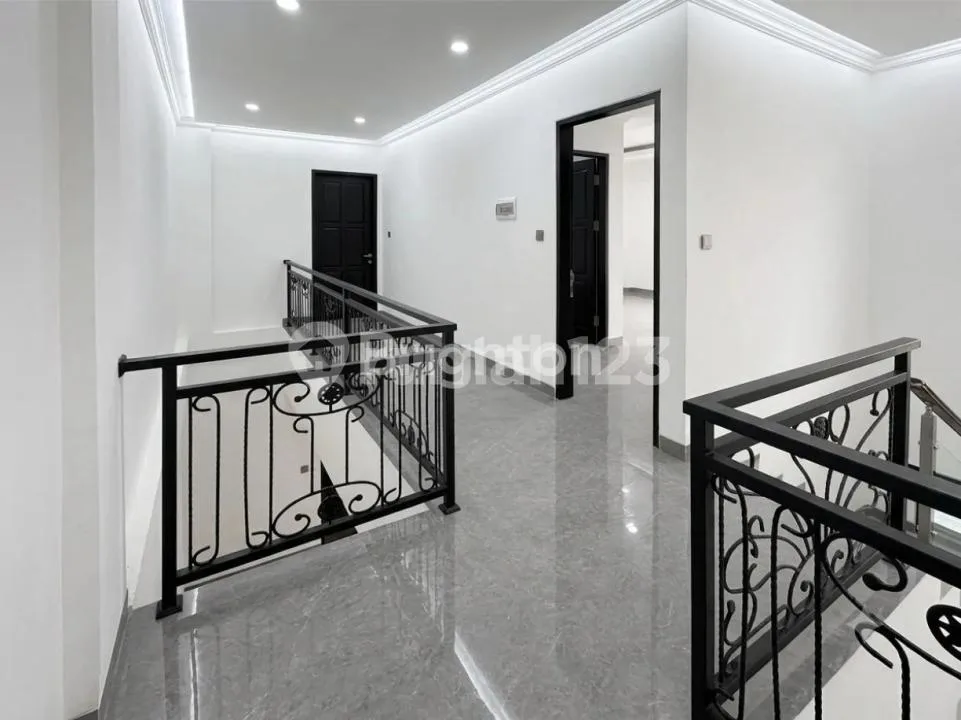 Rumah 3 Lantai Classic Modern di Tukad Pakerisan Denpasar - Image 3 of 4