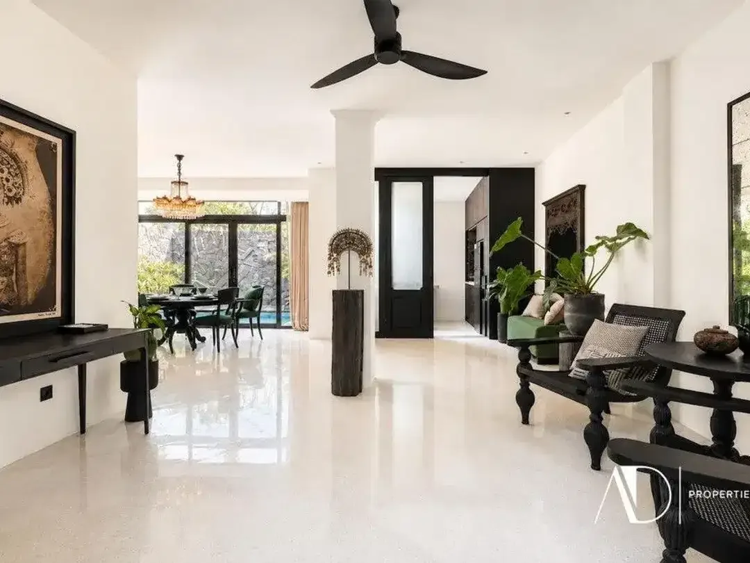 FREEHOLD | 3-BEDROOM ELEGANT TROPICAL VILLA IN KEROBOKAN - Image 10 of 10