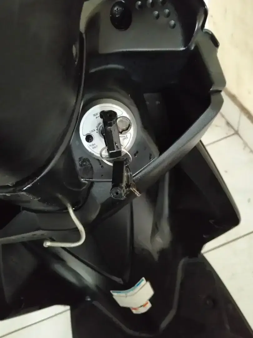 YAMAHA XEON 125 TAHUN 2015 PAJAK HIDUP SURAT LENGKAP - Image 5 of 6
