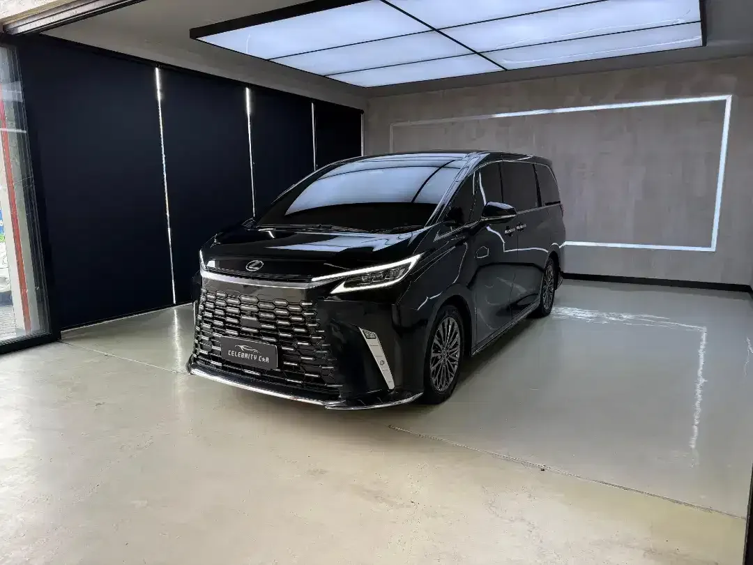 Lexus LM 350 Hybrid 7 Seater 2024 - Image 3 of 10