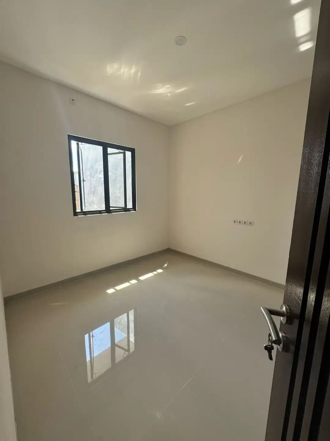 RUMAH ELEGAN 2 LANTAI DEKAT JL. BULUH INDAH DENPASAR BALI - Image 6 of 10