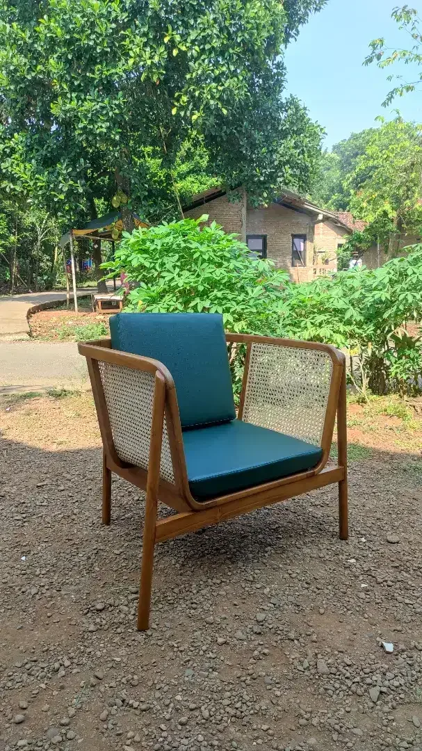 Kursi Cafe Santai Japandi Kayu Jati Kombinasi Anyaman Rotan - Image 2 of 4