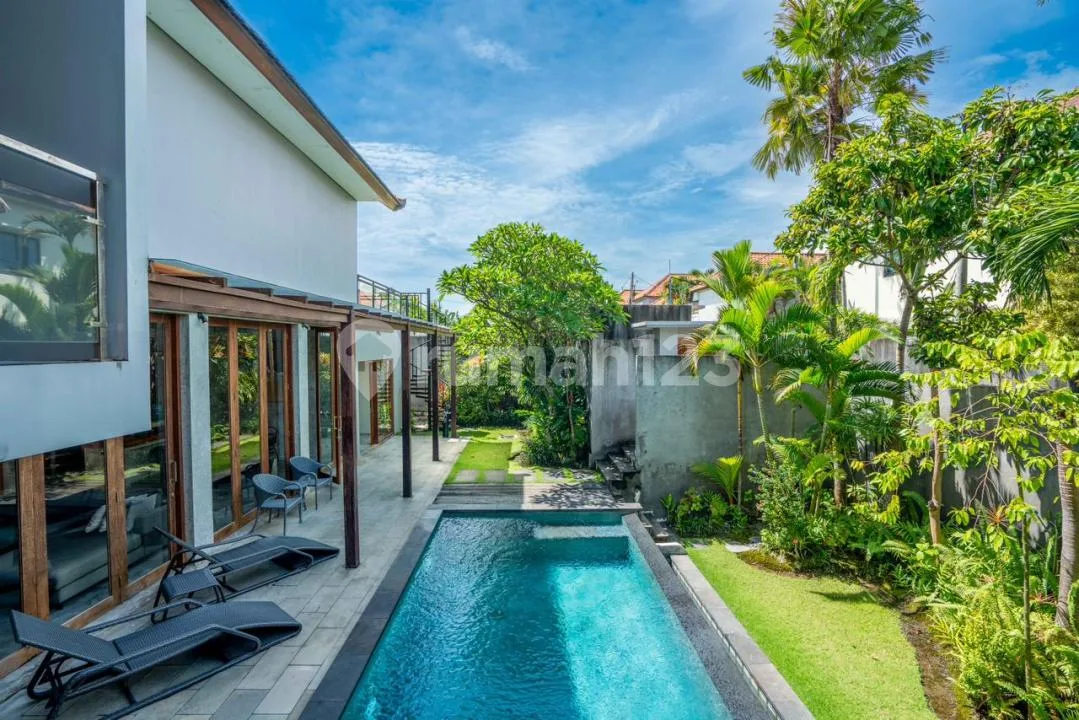Industrial Style Villa Tegal Cupek Umalas 5Br Luas 500MÂ² - Image 1 of 4