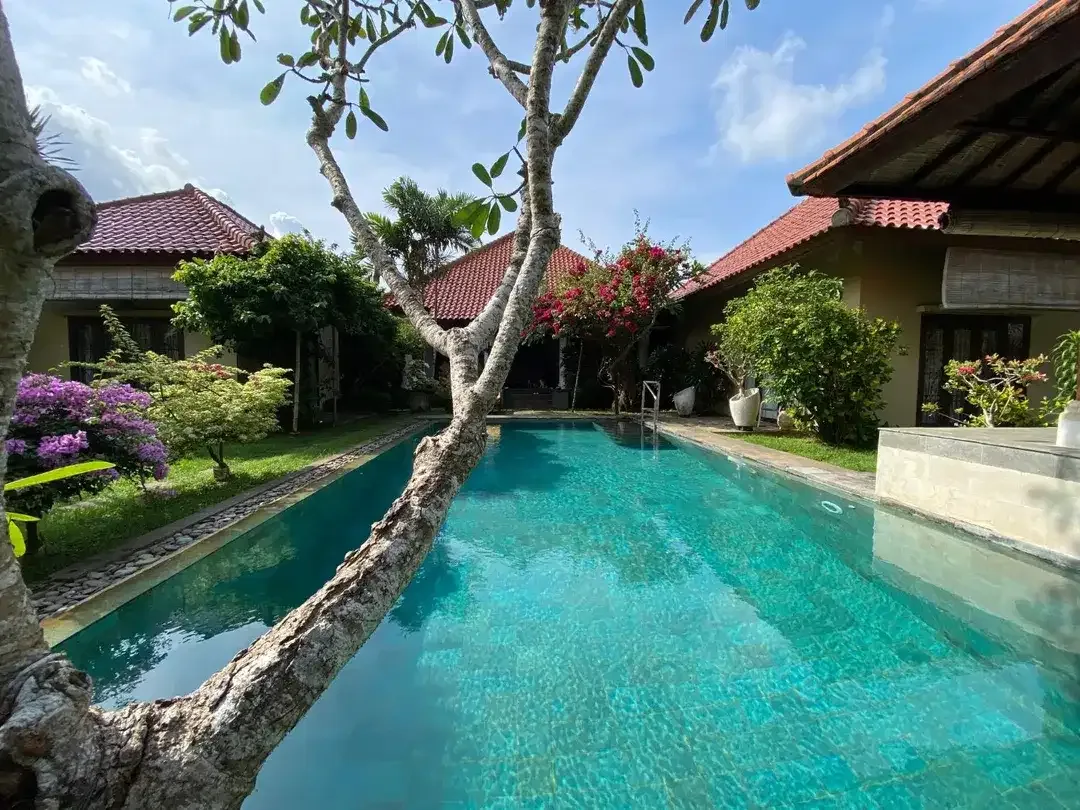 Villa Tersembunyi Dengan Gaya Klasik Dengan Suasana Hijau Dan Tenang Jimbaran - Image 7 of 10