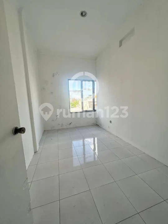 Shophouse For Sale In Legian, Busy Area, Non Furnished, Surrounded By Villa, Hotel, And Restaurant, Suitable For Business - Image 4 of 4