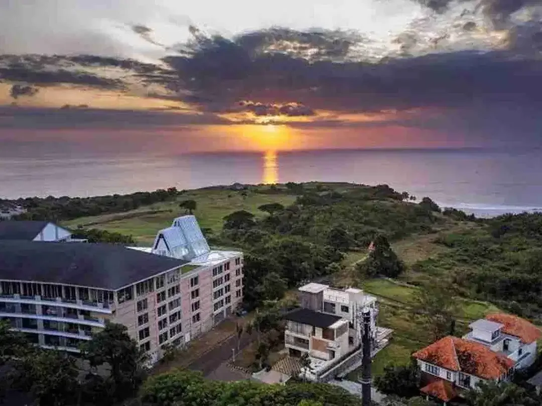 VILLA MODERN LUXURY 4 LANTAI VIEW SUNSET PECATU INDAH RESORT - Image 2 of 10