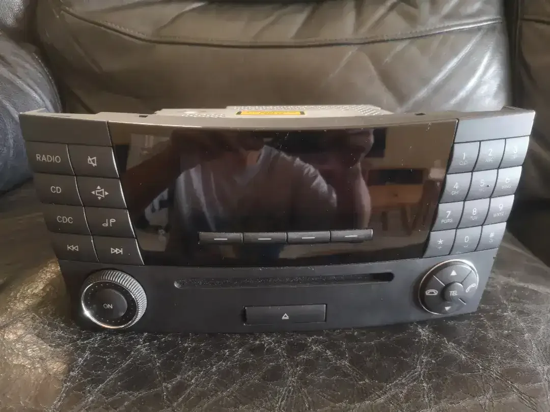 Mercedes E200 E260 head unit - Image 1 of 7