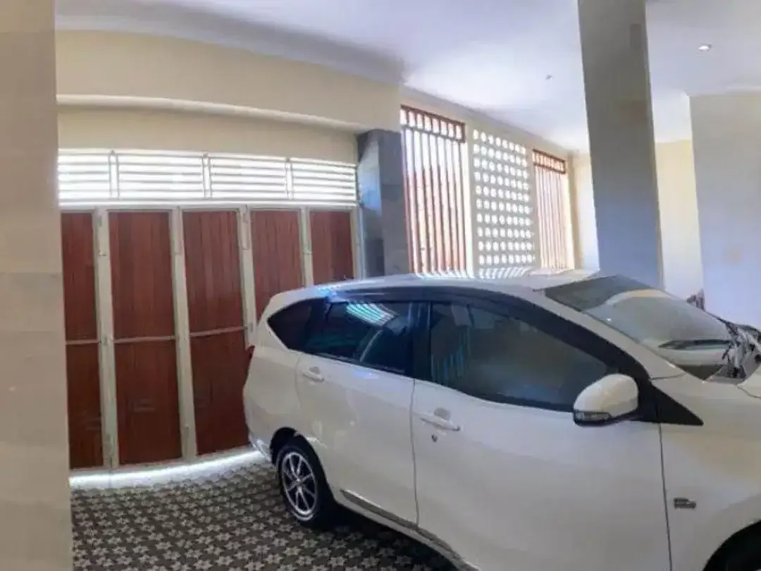 Dijual Rumah Lantai 2‼Berlokasi di Taman Jimbaran - Image 2 of 9