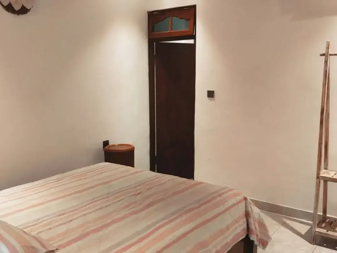 RUMAH DISEWAKAN – SEMI-FURNISHED – Padangsambian Klod (SS) - Image 10 of 10