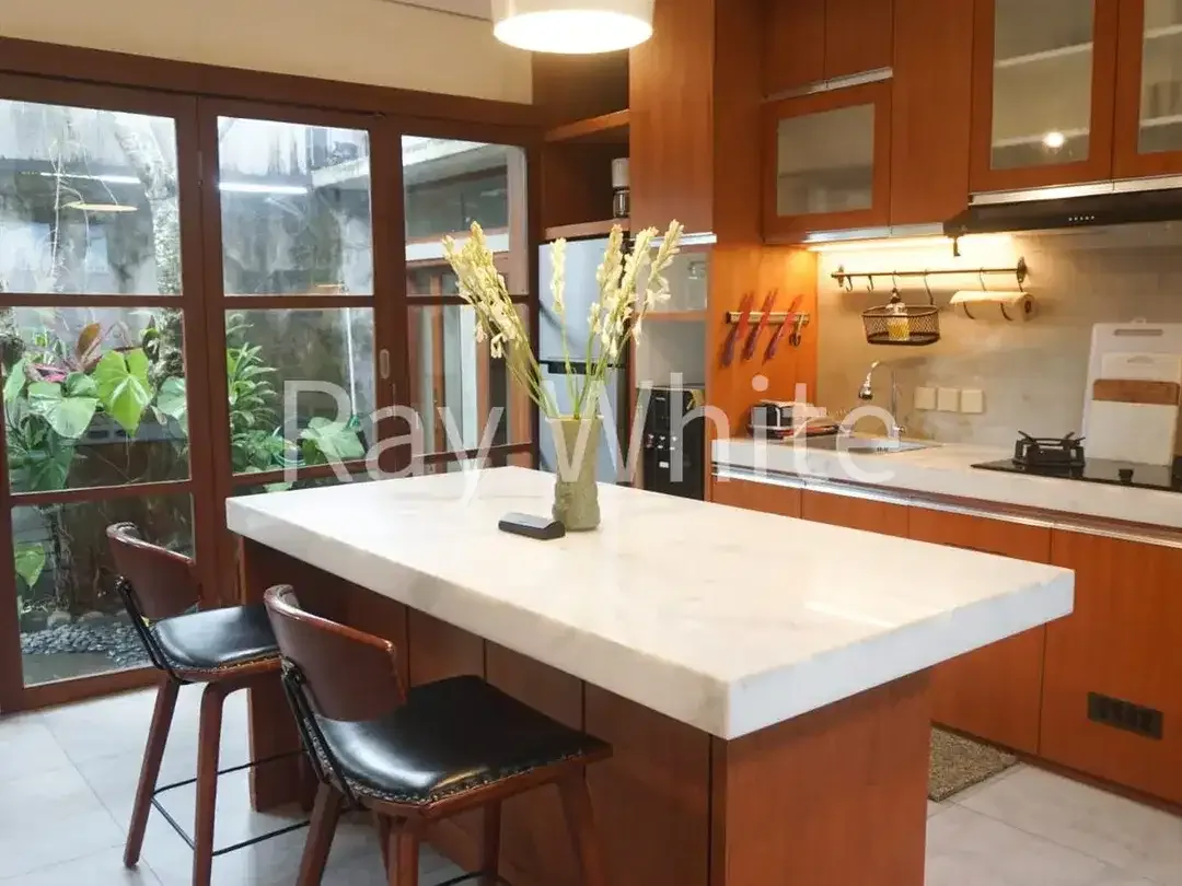 House for Sale  Leasehold -Charming Villa in Padonan, Near Berawa & Batu Bolong, Canggu - Modern Comfort & Tranquil Garden - Image 5 of 10