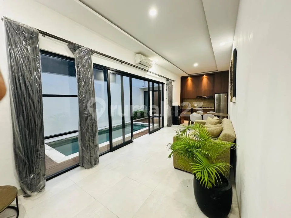 Villa Dekat Pantai Strategis Furnished With Pool Seminyak, Badung - Image 3 of 4
